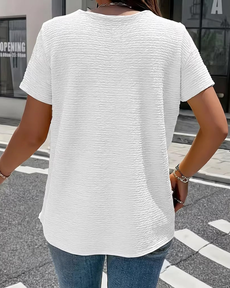 Peter Pan Collar T-Shirt with Three Buttons